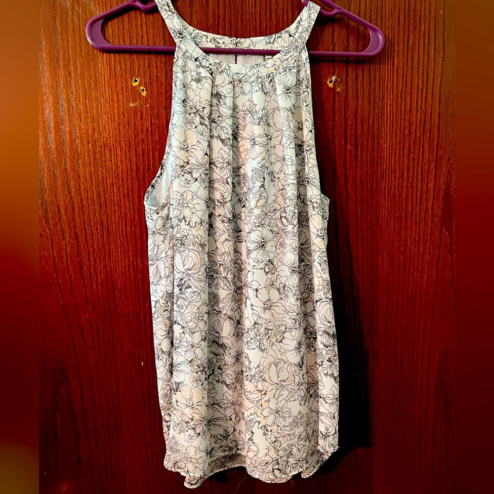 Pretty and dressy tank. Would look nice under a dress jacket! Never worn.
